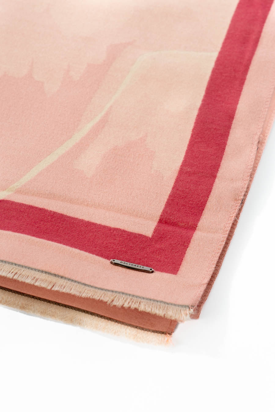 تصميم وشاح مطبوع بالزهرة