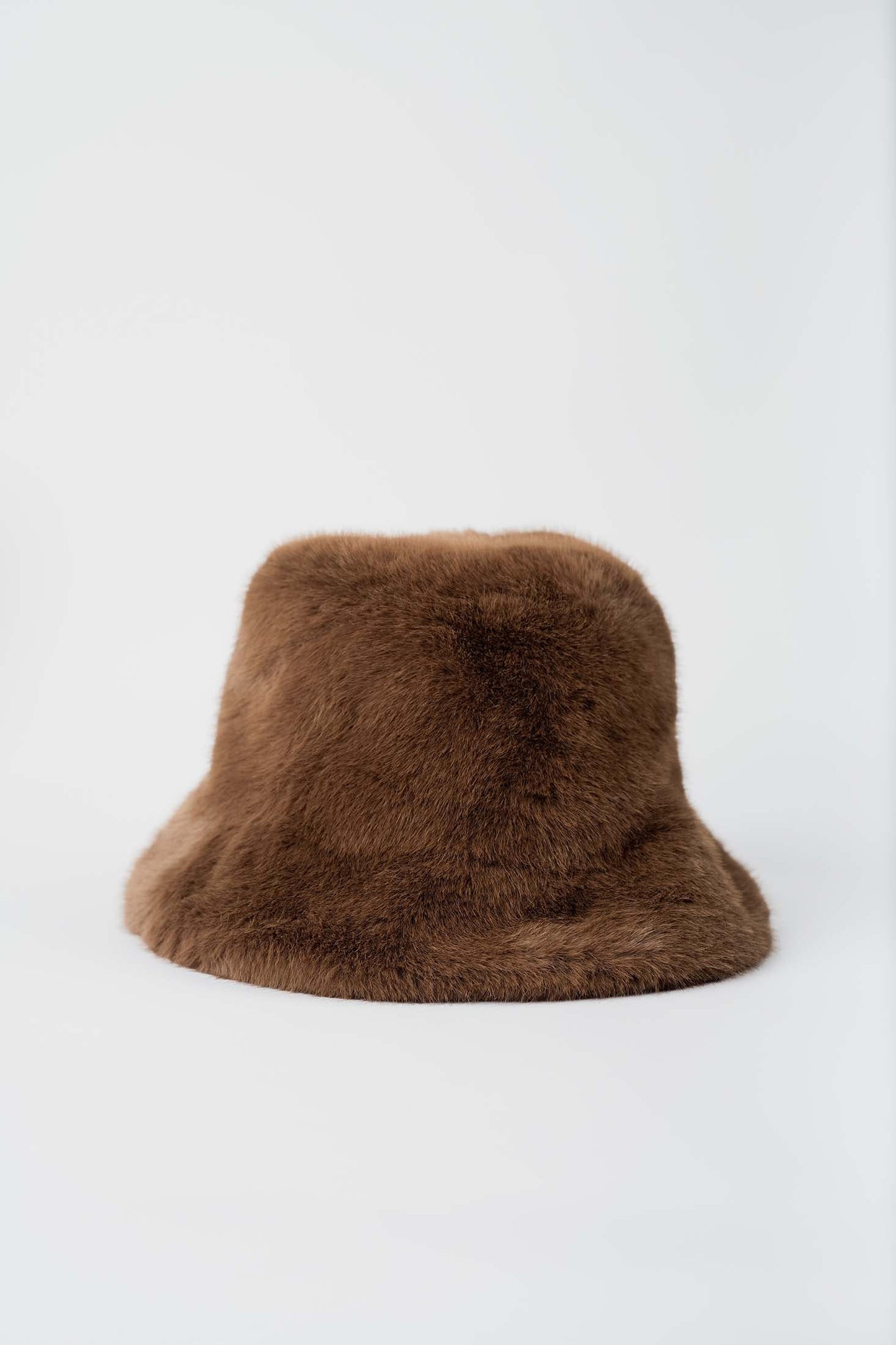 قبعة صوفية محبوكة مزينة باللؤلؤ مع بوم بوم