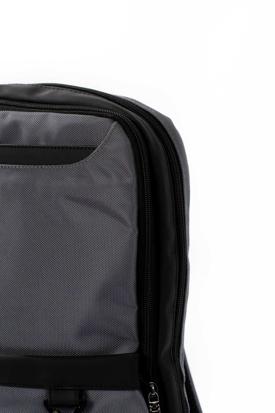 حقيبة ظهر خفيفة الوزن لللابتوب مع قسم مبطن