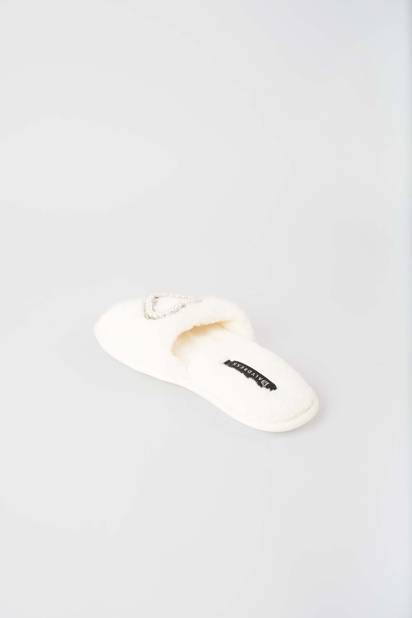 نعال منزلية مطرزة من الفرو الصناعي