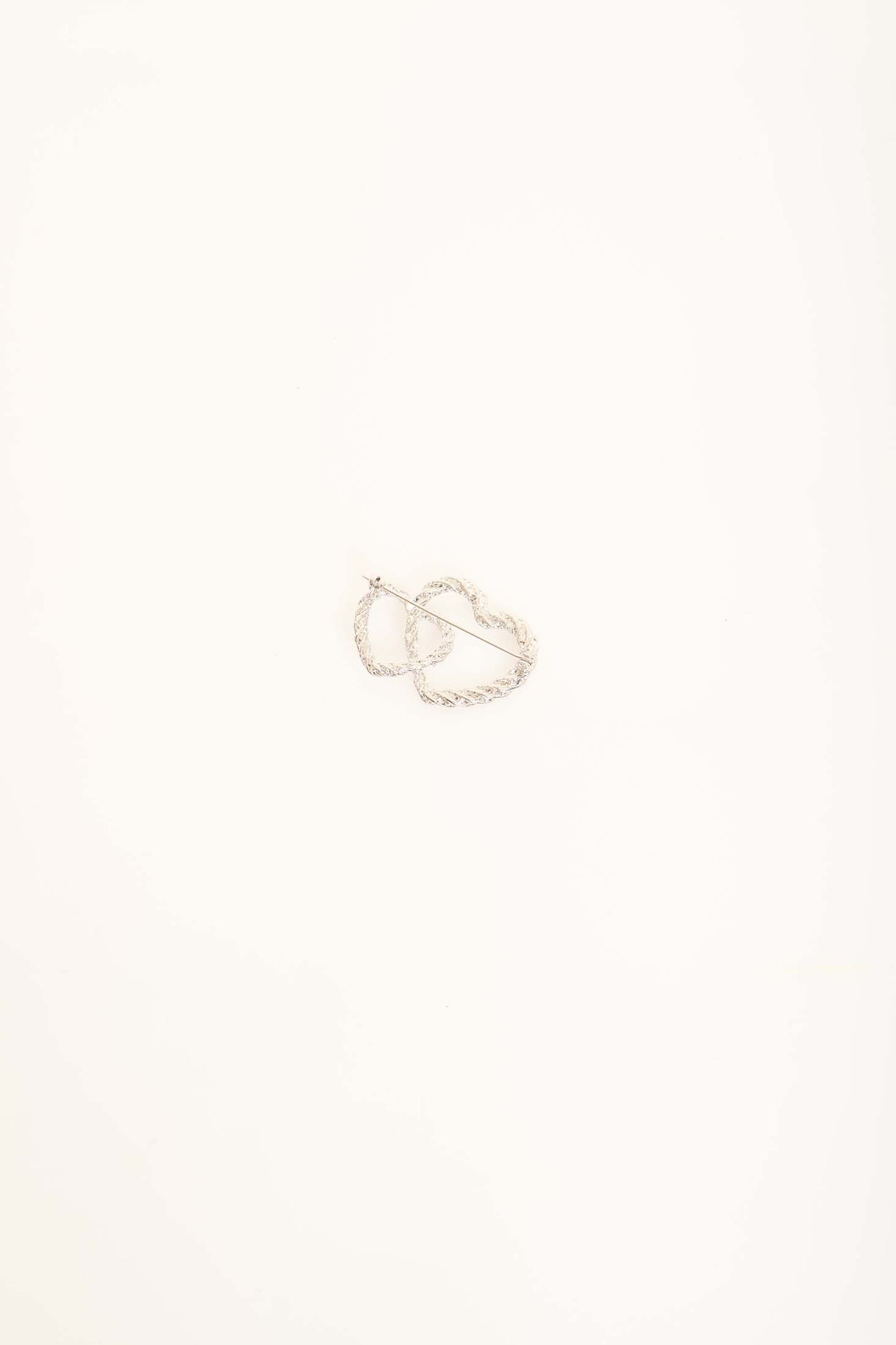 بروش على شكل قلب لطيف