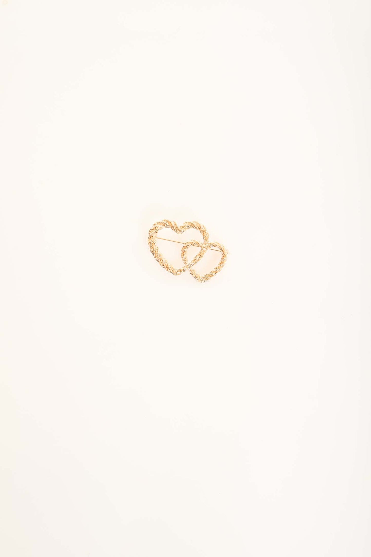 بروش على شكل قلب لطيف