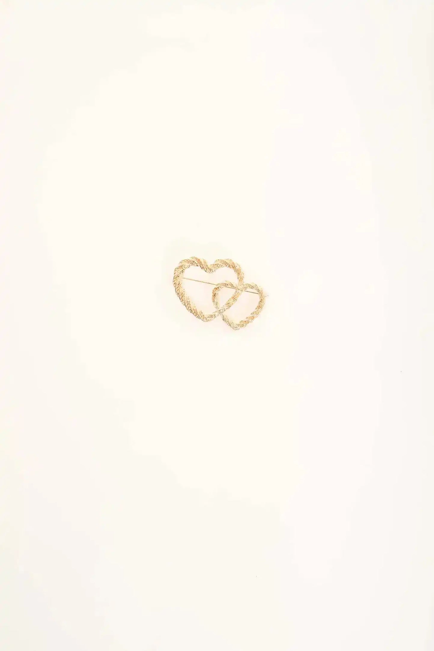 بروش على شكل قلب لطيف