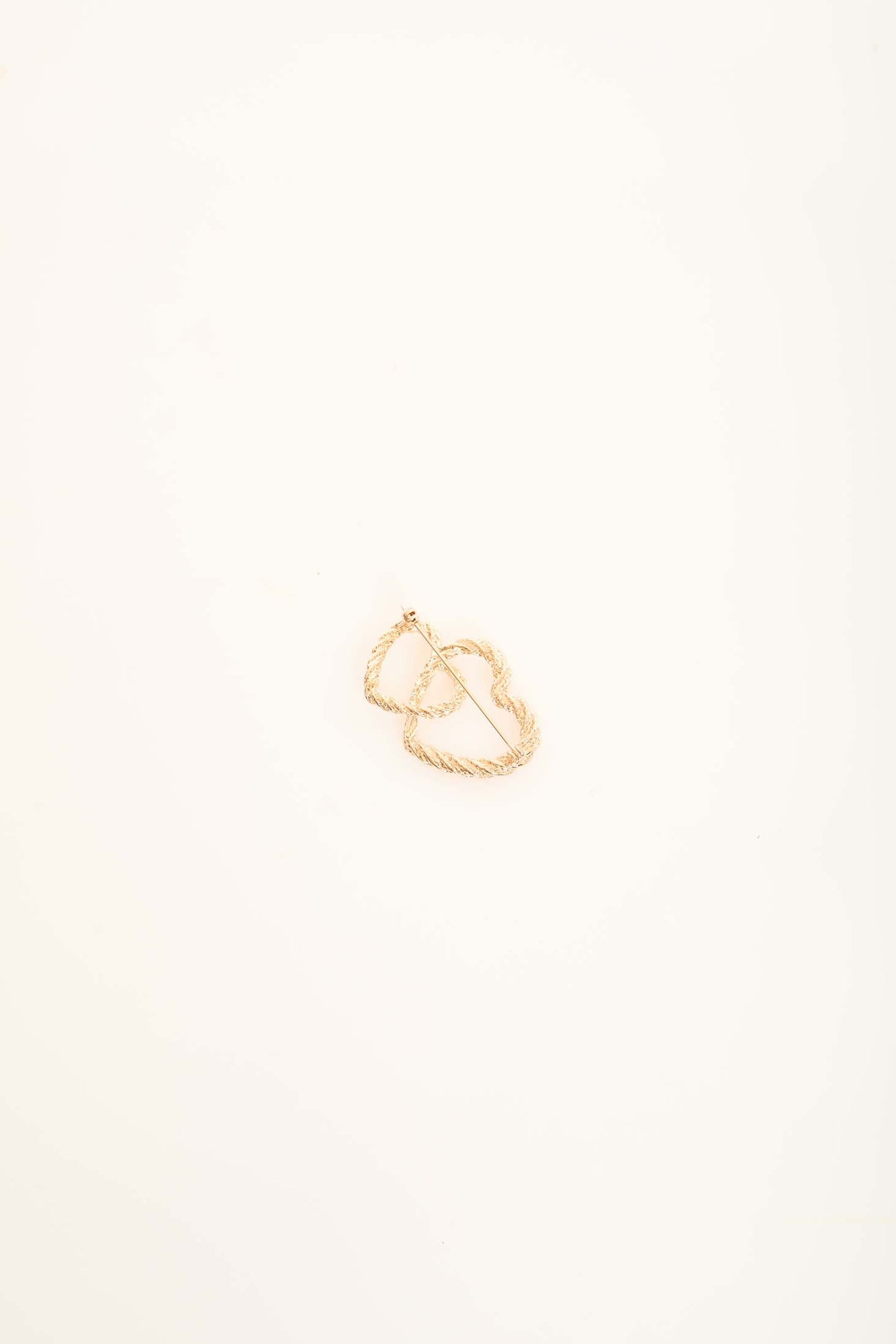 بروش على شكل قلب لطيف