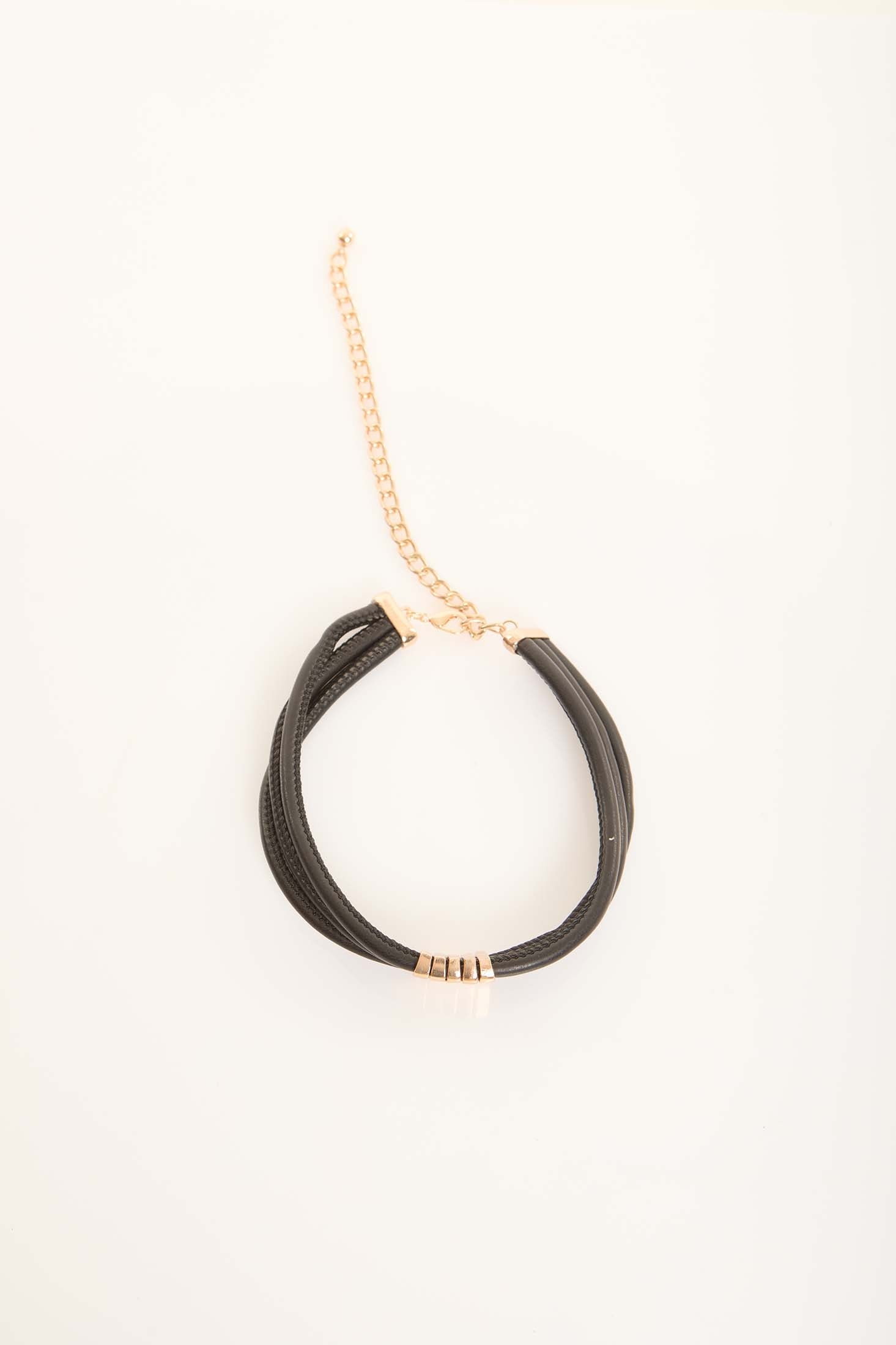 Bold Choker with Metallic Pendant