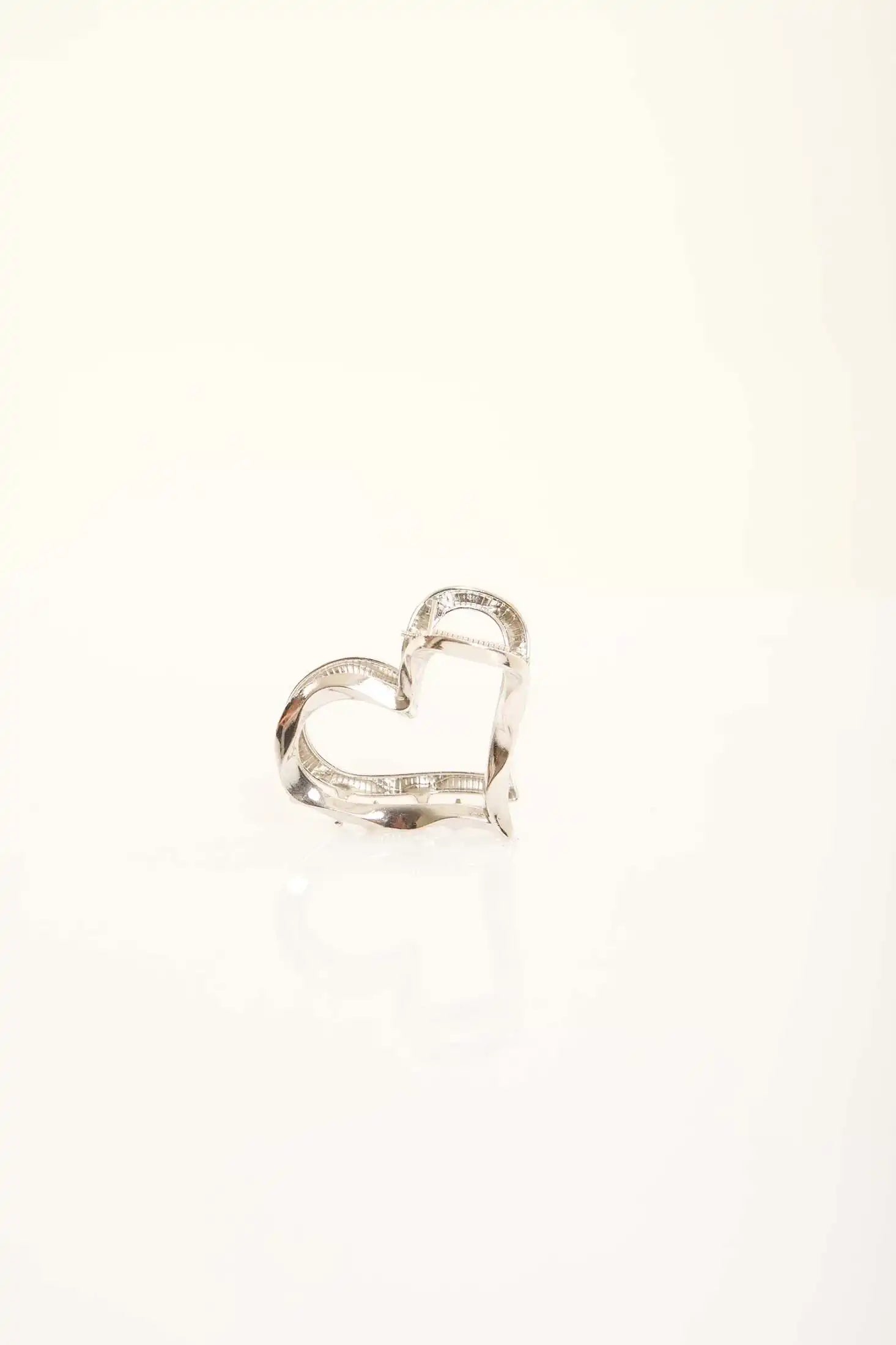 مشبك شعر ميتال القلب المموج