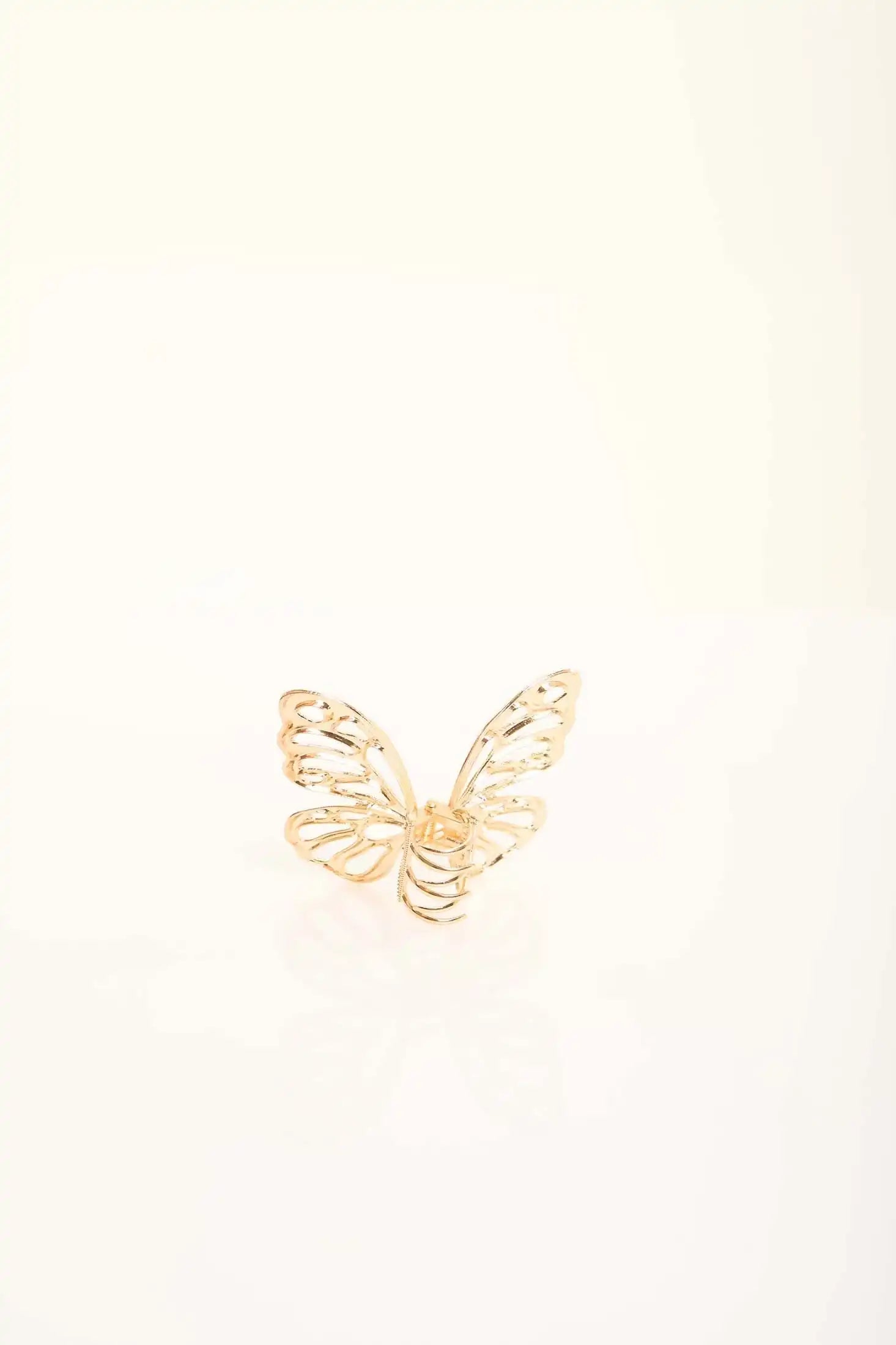 مشبك شعر معدني على شكل فراشة