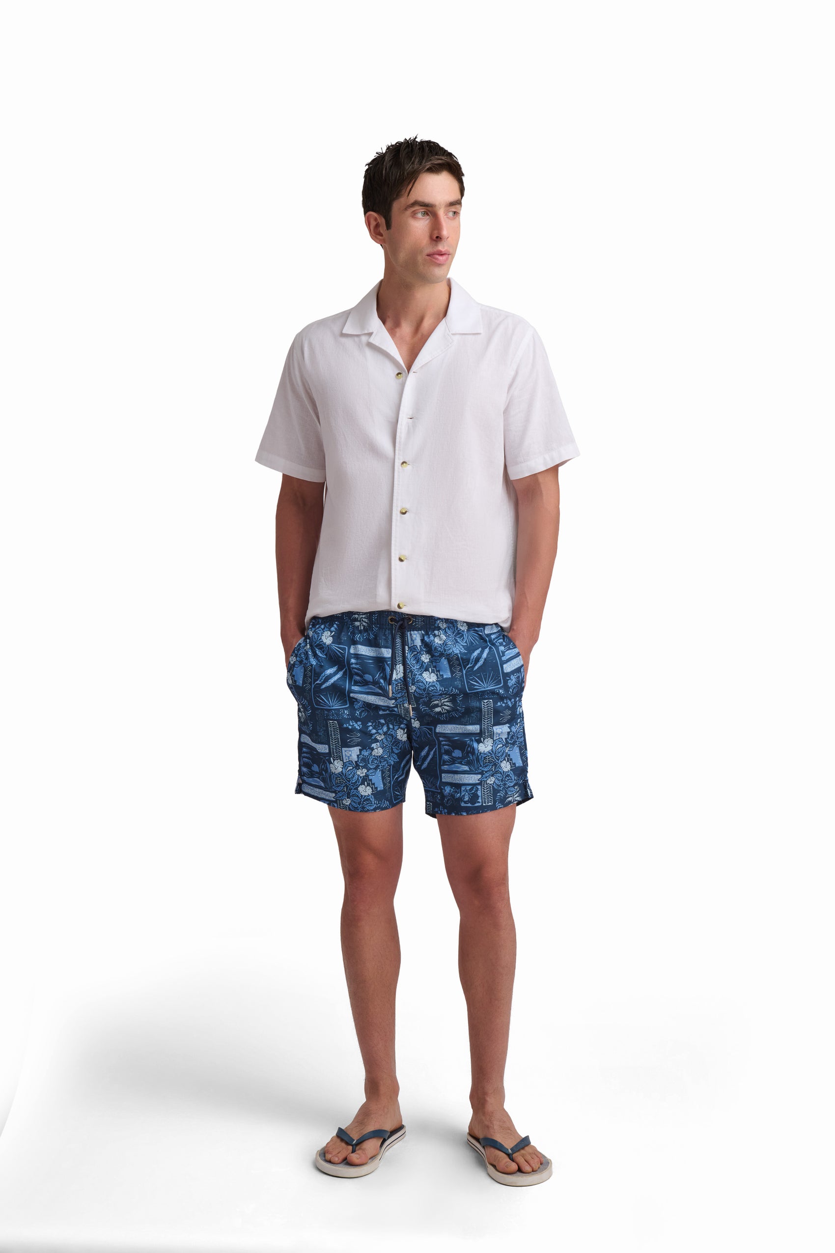 شورت سباحة بدرجات الأزرق