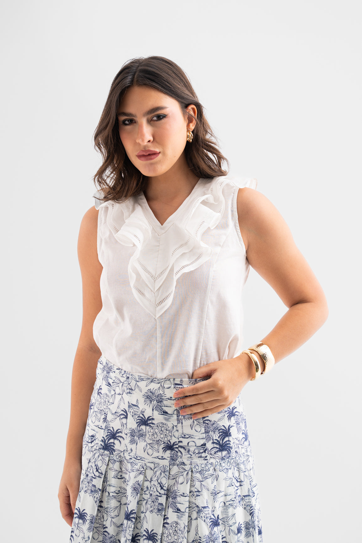 توب بكشكشة عند الياقة