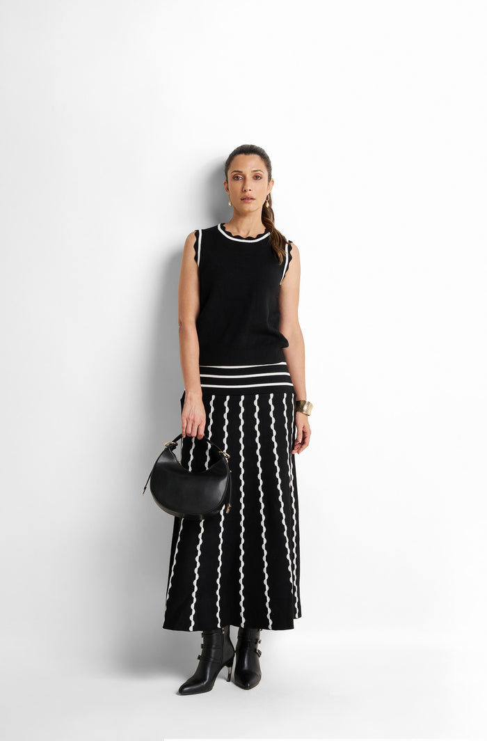 Scalloped contrast-trim knit top