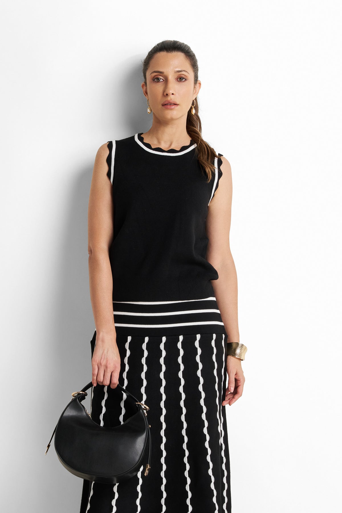 Scalloped contrast-trim knit top