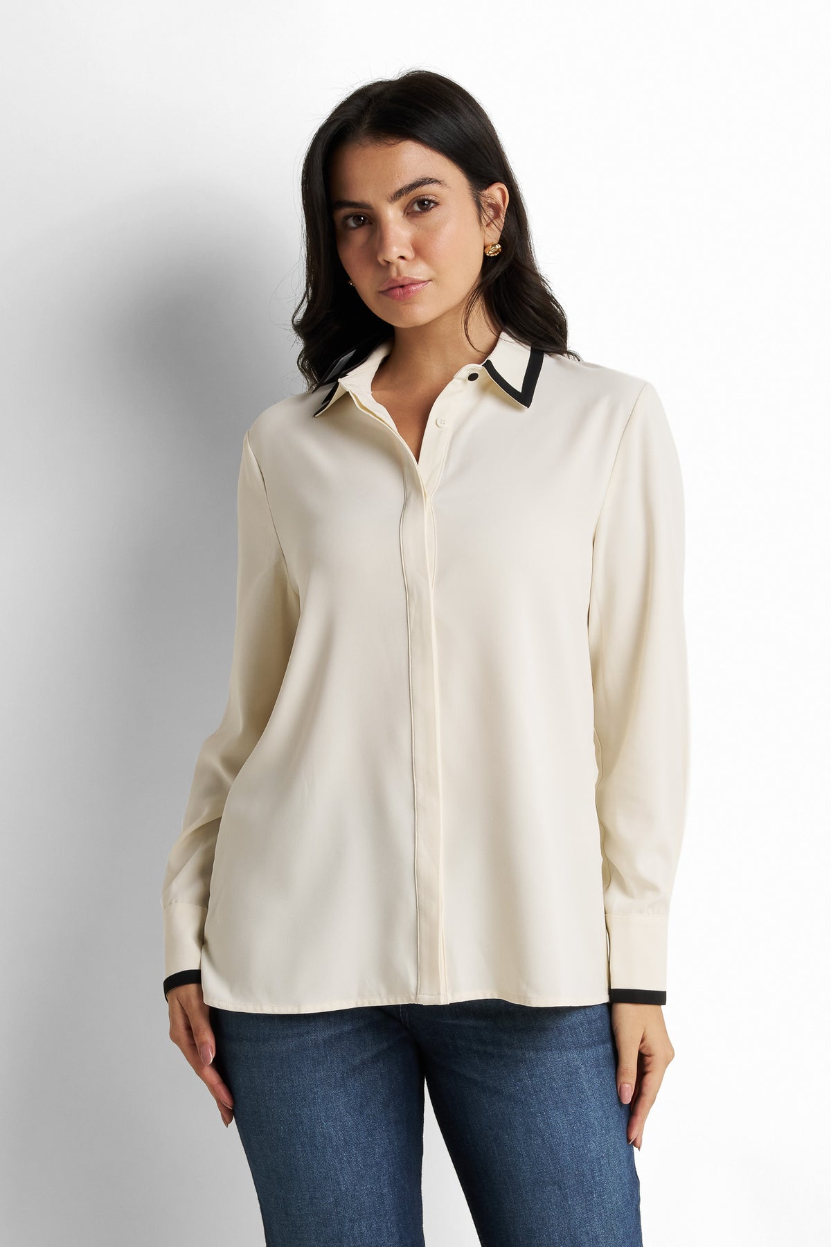 Contrast-piped point-collar blouse