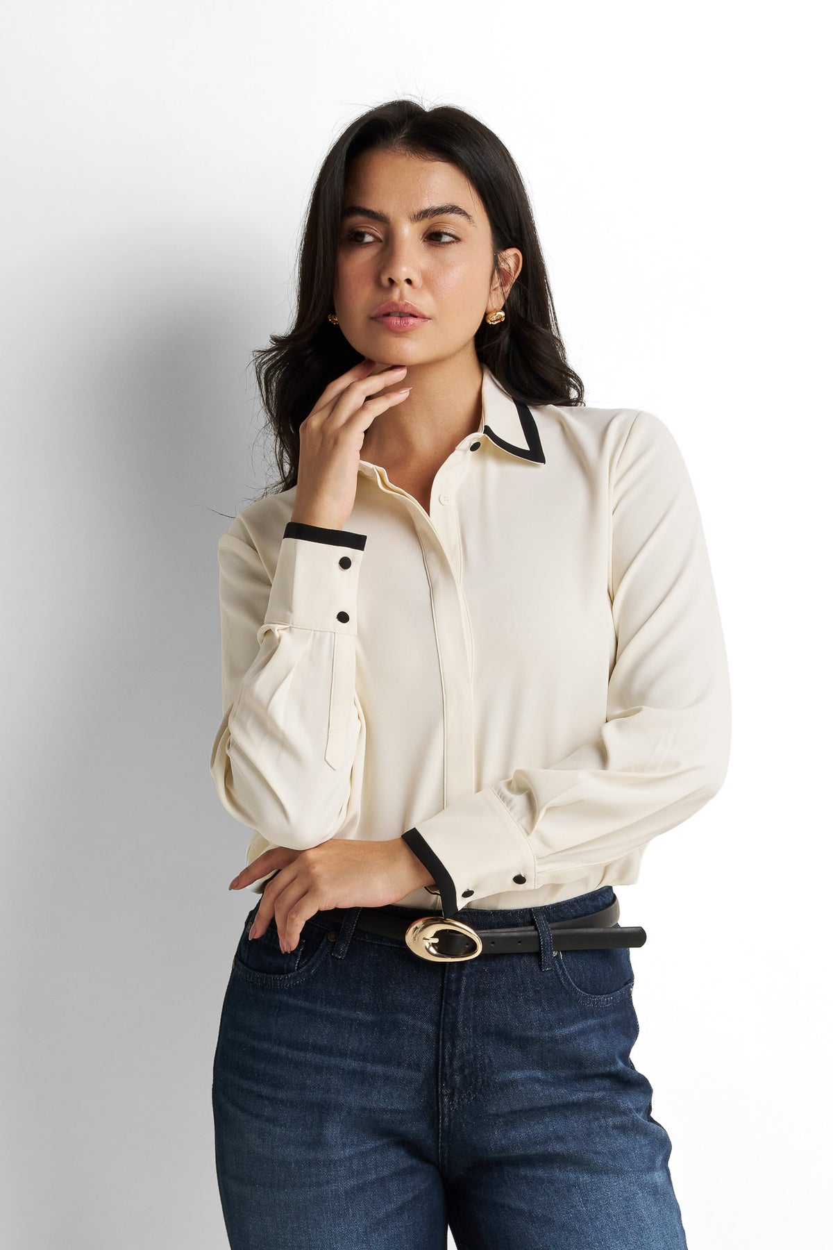 Contrast-piped point-collar blouse