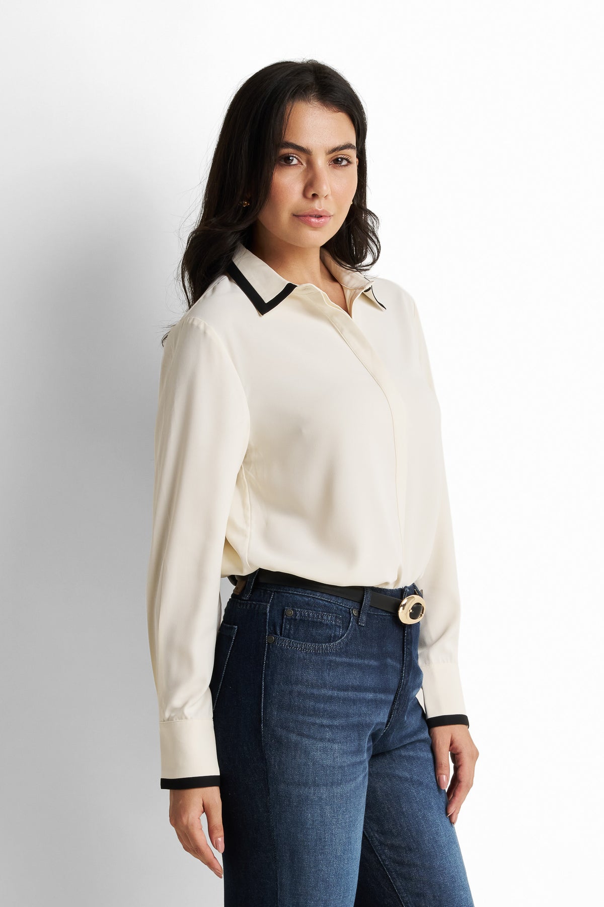 Contrast-piped point-collar blouse