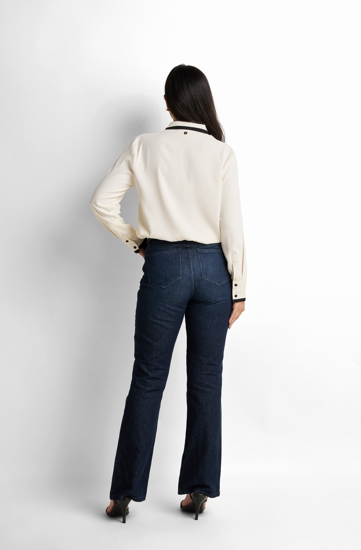 Contrast-piped point-collar blouse