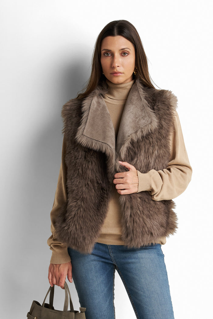 Plush faux-fur lapel vest