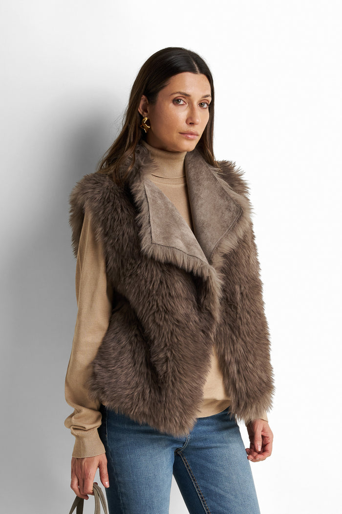 Plush faux-fur lapel vest