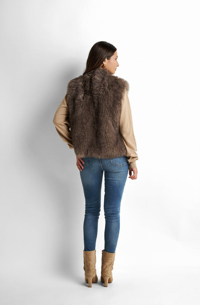 Plush faux-fur lapel vest