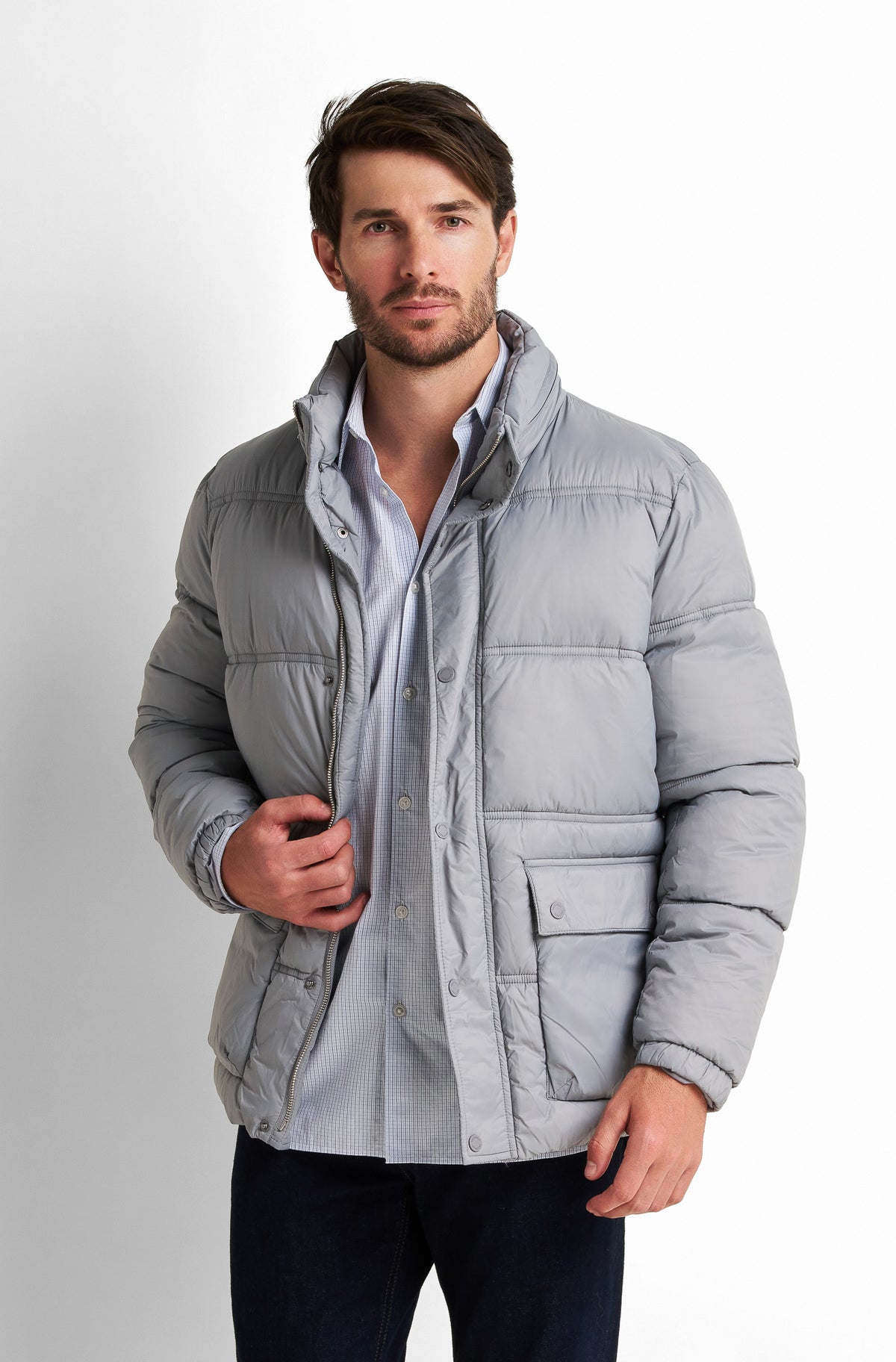 Short water-repellent puffer jacket
