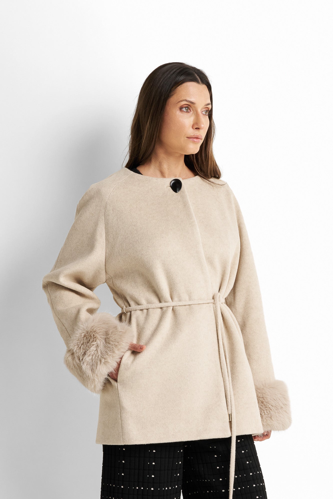 Long sleeved jacket with fur detail