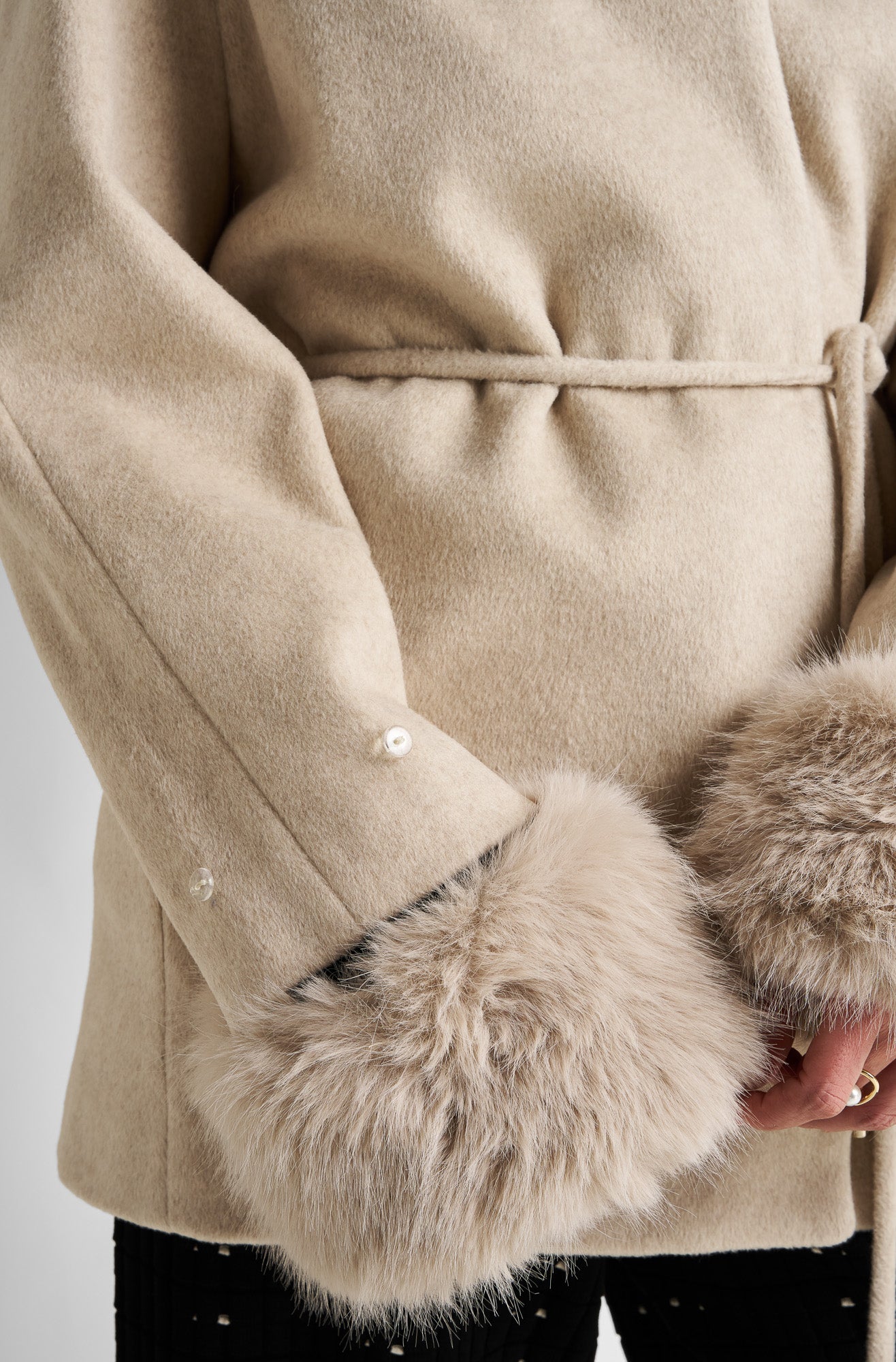 Long sleeved jacket with fur detail