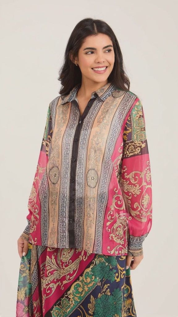 قميص ساتان منقوش لإطلالة أنيقة